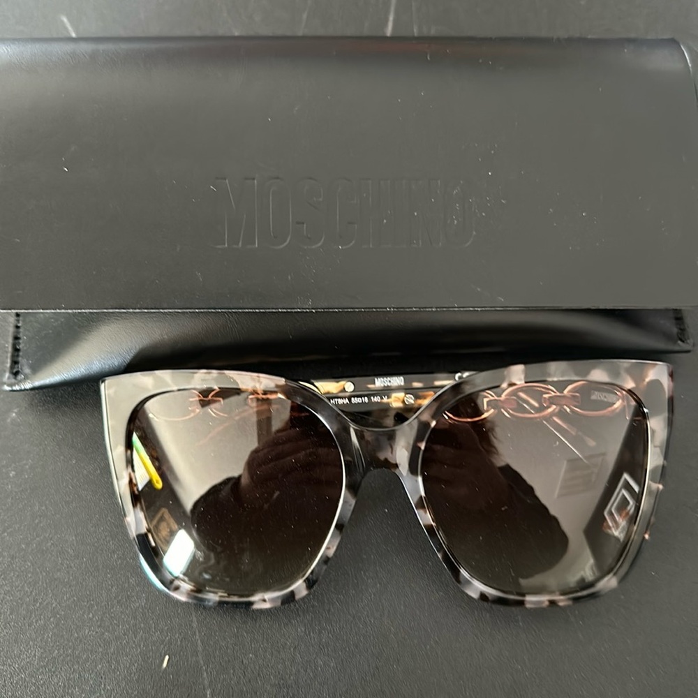 Moschino sunglasseses